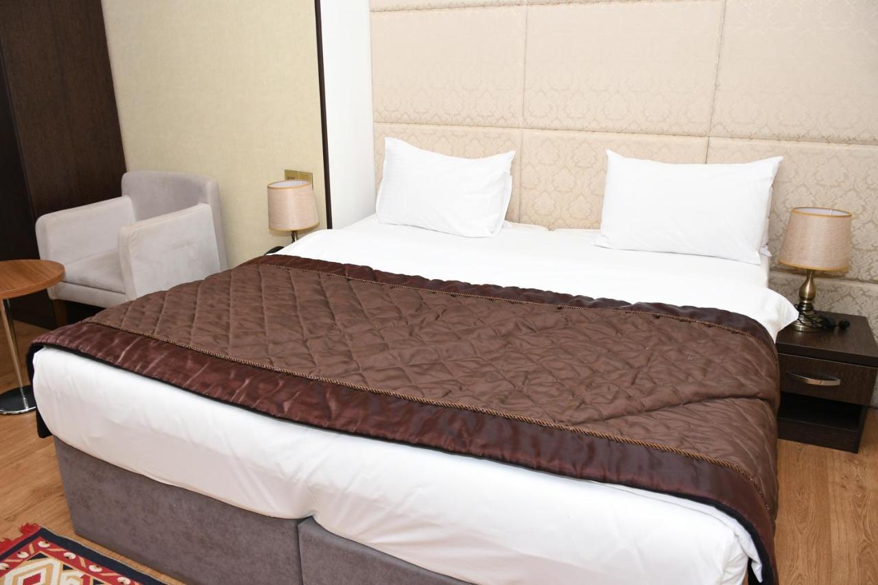 Square Baku Hotel ภายนอก รูปภาพ